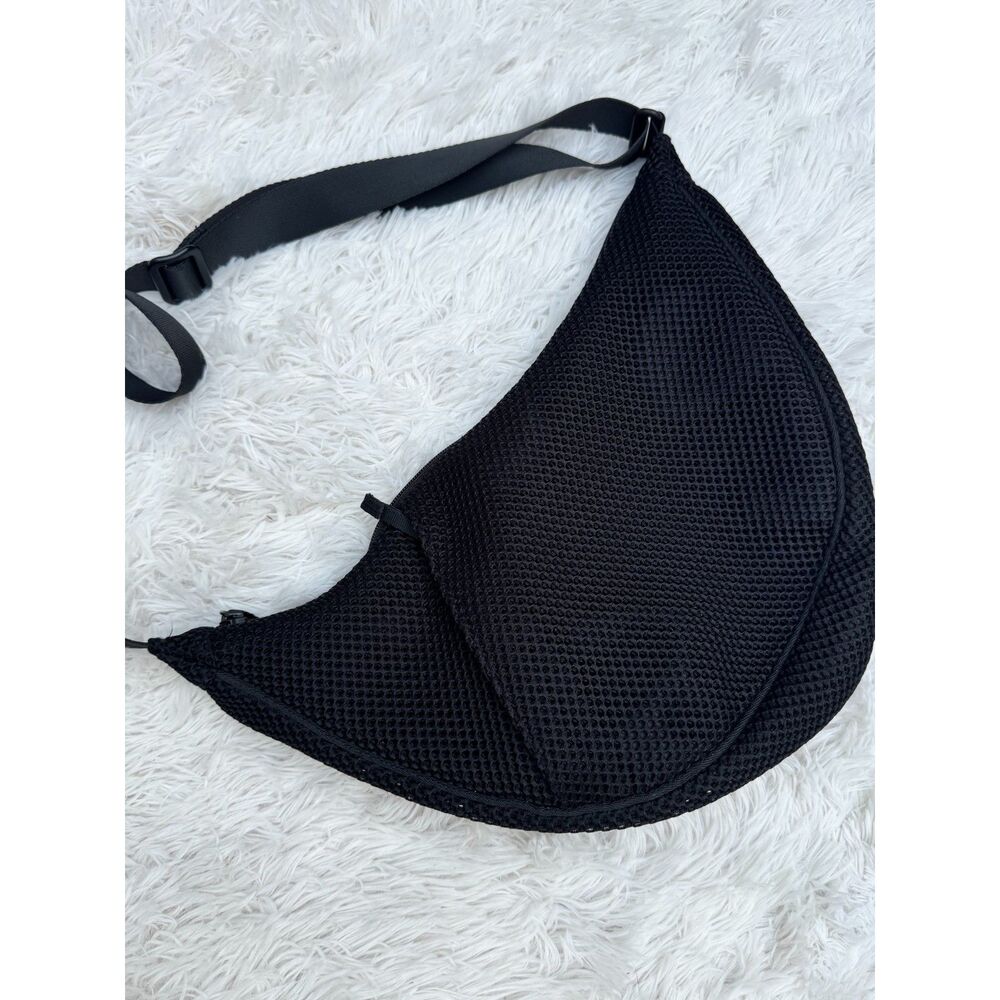 UNIQLO Black Mesh Crossbody Sling Bag Unisex Adjustable Strap - Picture 5 of 9